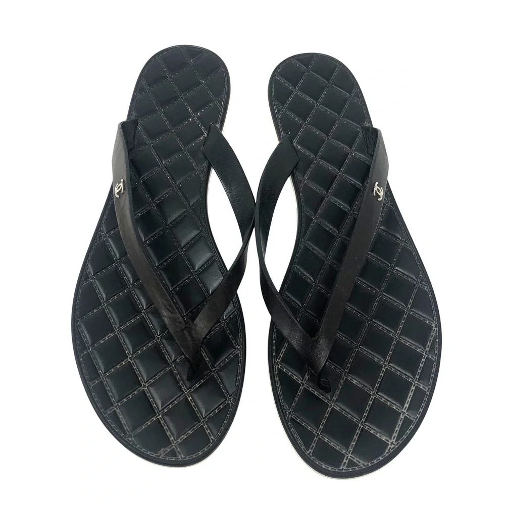 Chanel Quilted Leather Flip Flops 40 EU 9 US Black CC Logo Thong Sandals